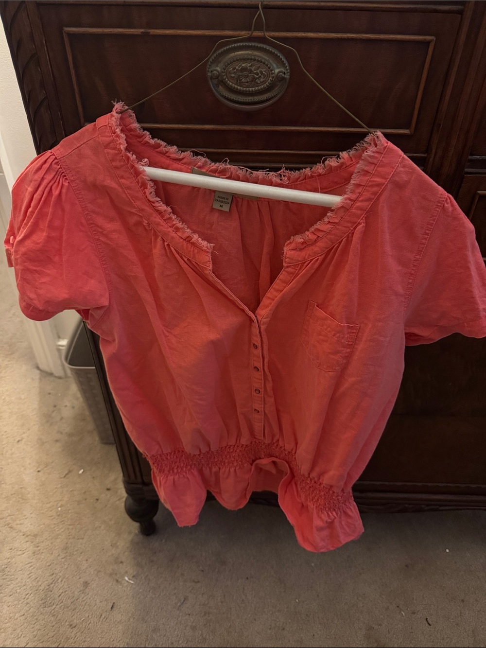 Frayed V-Neck Short Sleeve Blouse in Coral